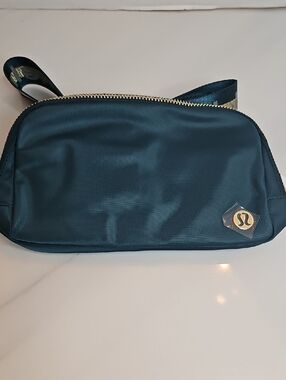 lululemon athletica Teal Everywhere Belt Bag NEW